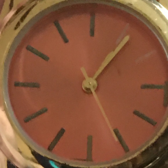 Ladies peach soft flexible silicone link watch - Picture 8 of 10